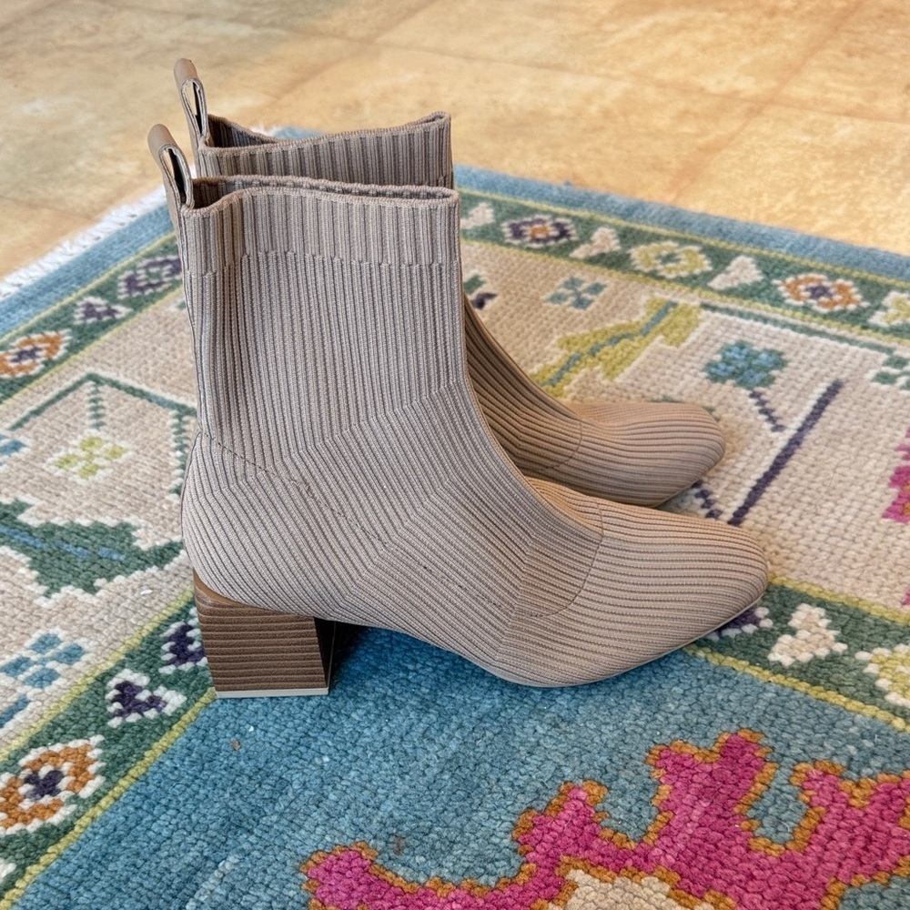 Dolce Vita Stylish Beige Ankle Boots for Women